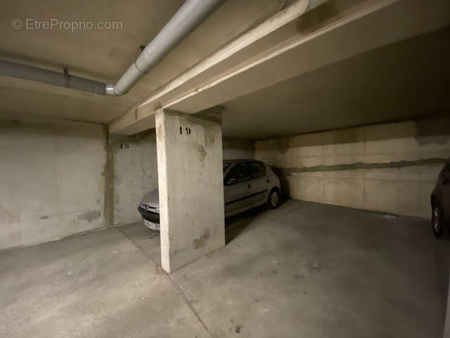 Parking à PARIS-11E