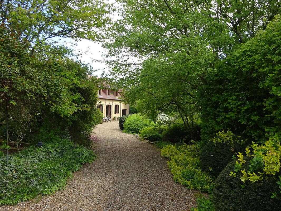 Maison à GREEZ-SUR-ROC