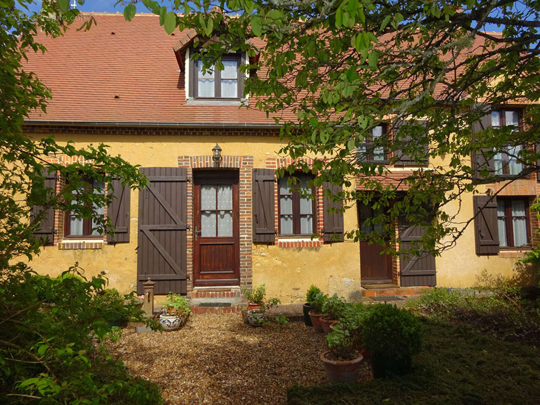 Maison à GREEZ-SUR-ROC