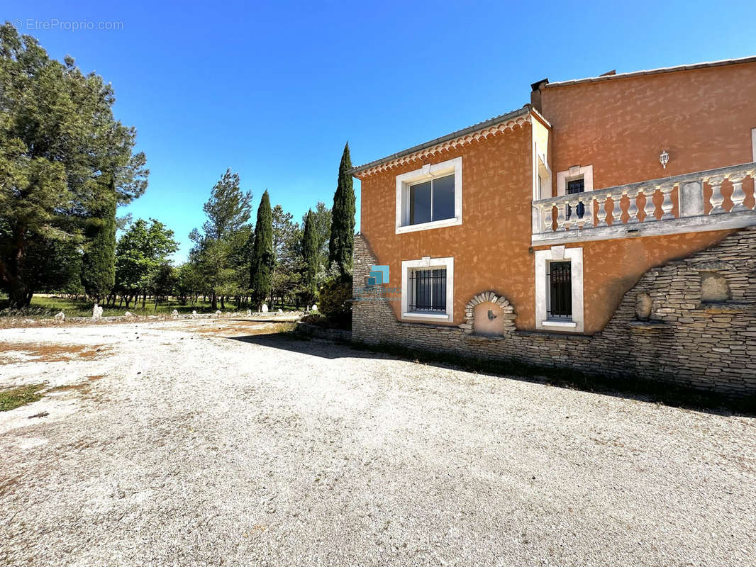 Maison à L&#039;ISLE-SUR-LA-SORGUE