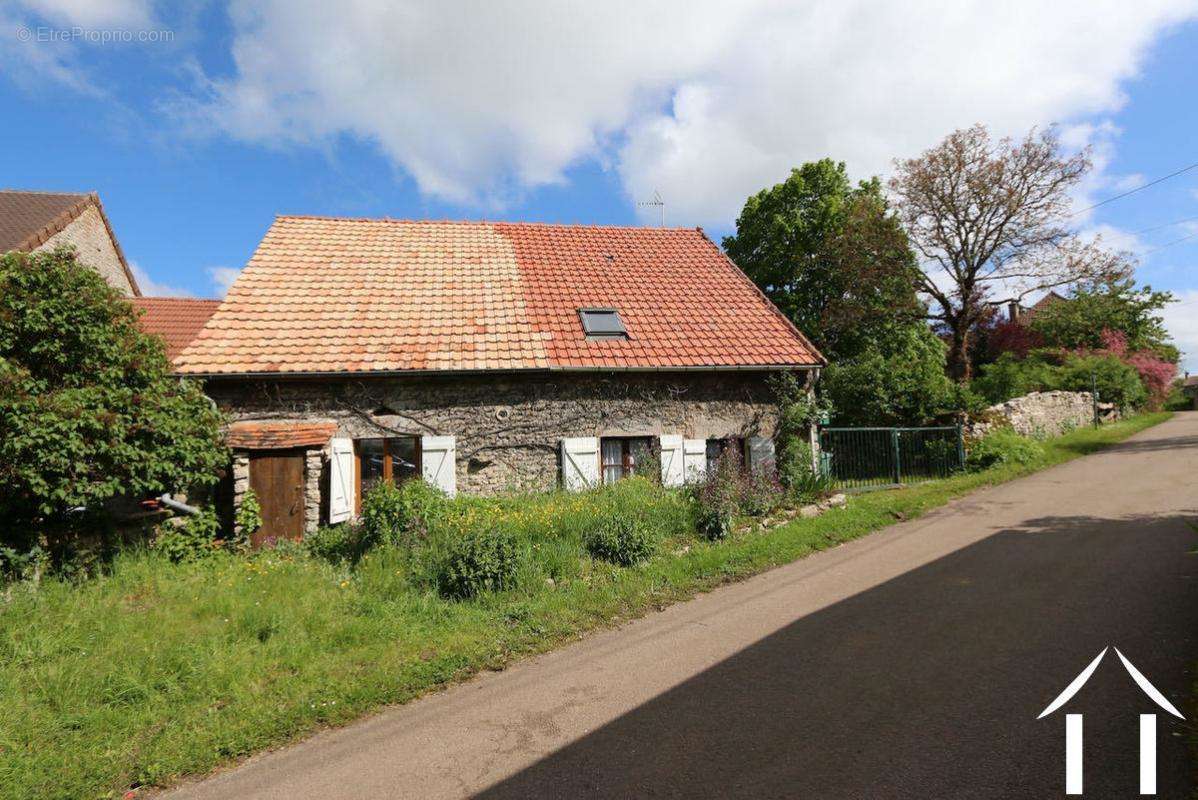 Maison à MONTCEAU-ET-ECHARNANT