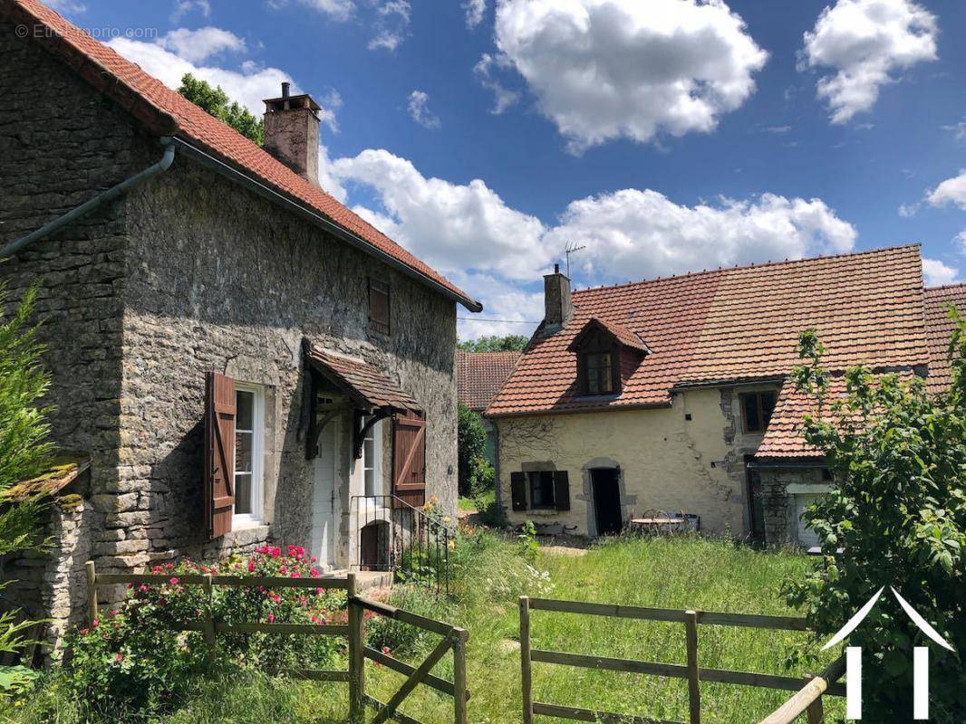 Maison à MONTCEAU-ET-ECHARNANT