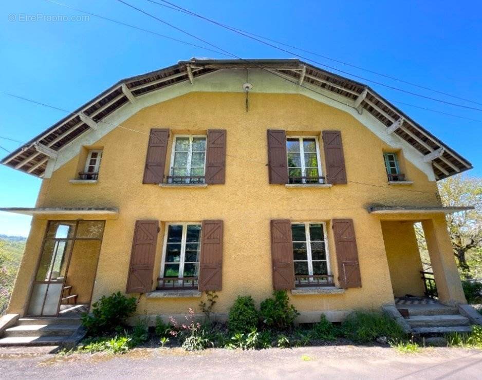 Maison à SAINTE-GENEVIEVE-SUR-ARGENCE