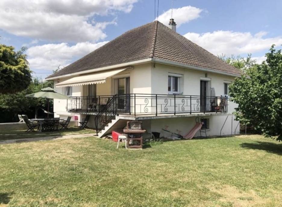 Maison à SAINT-LUBIN-DES-JONCHERETS