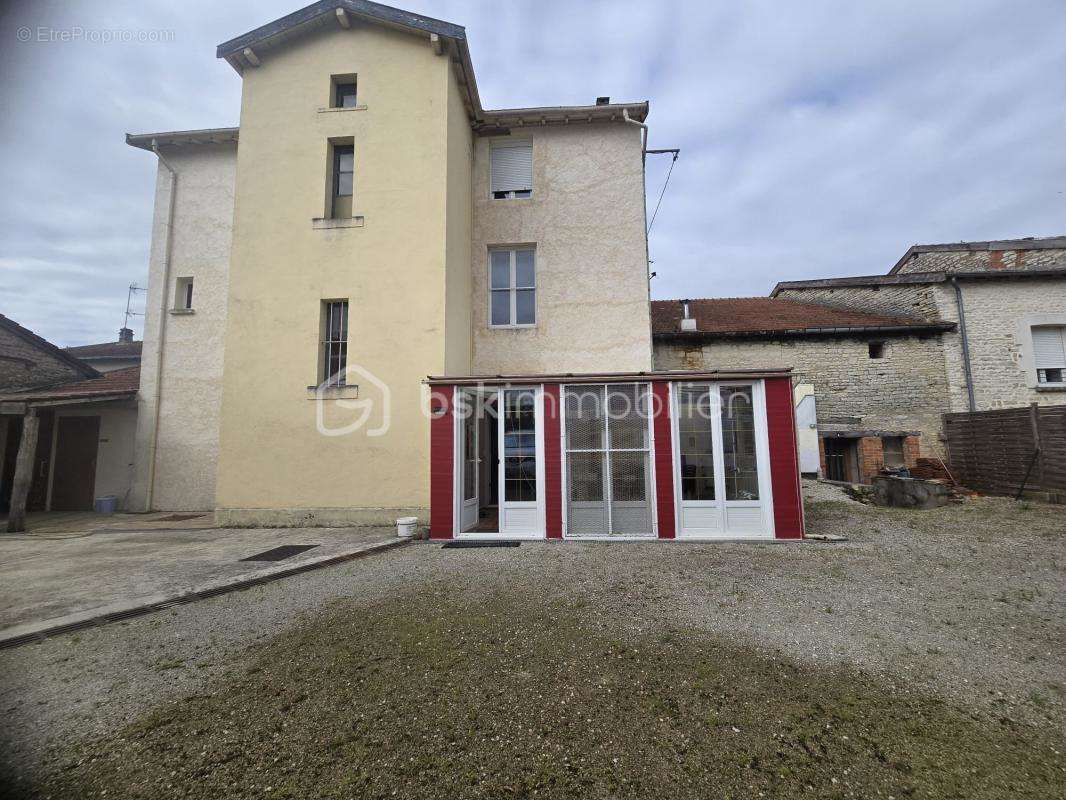 Appartement à FRONCLES