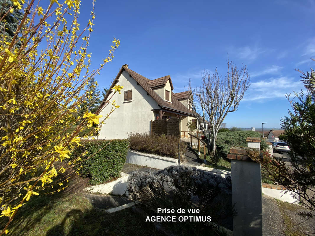 Maison à PONT-SUR-YONNE