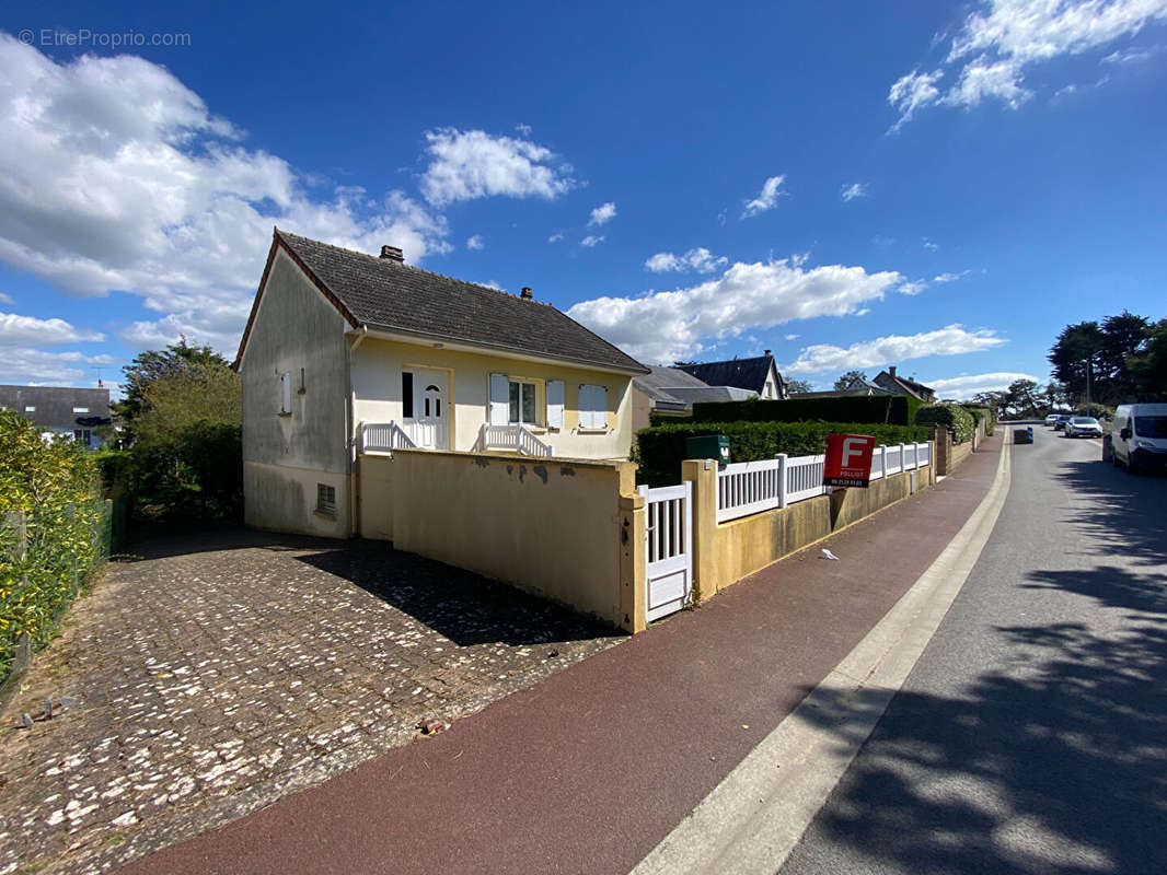 Maison à SAINT-PAIR-SUR-MER