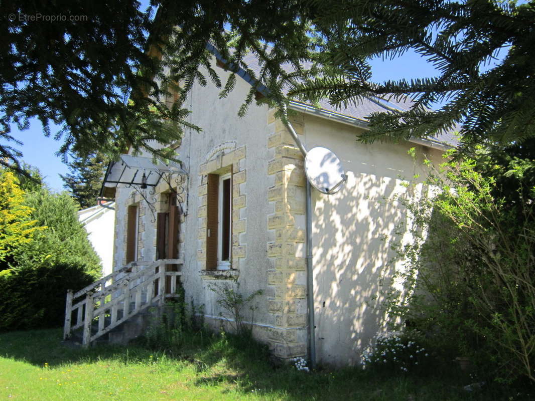   - Maison à MERLINES