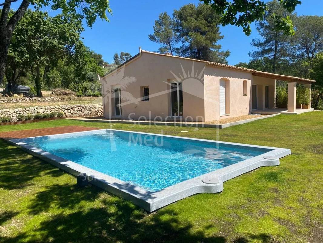 Maison à CHATEAUNEUF-GRASSE