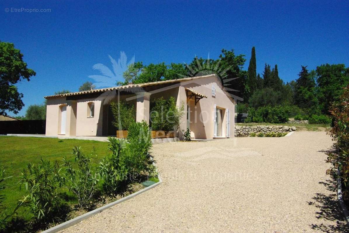 Maison à CHATEAUNEUF-GRASSE