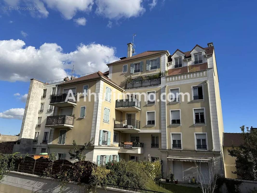 Appartement à LES PAVILLONS-SOUS-BOIS