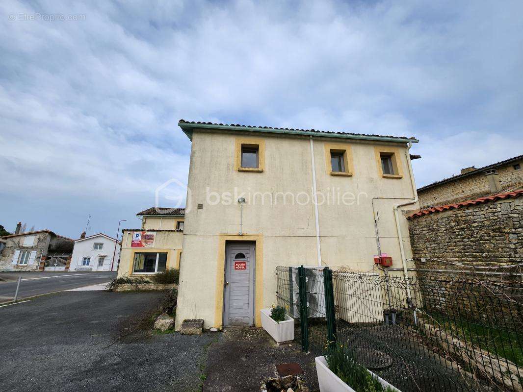 Appartement à CHENAY