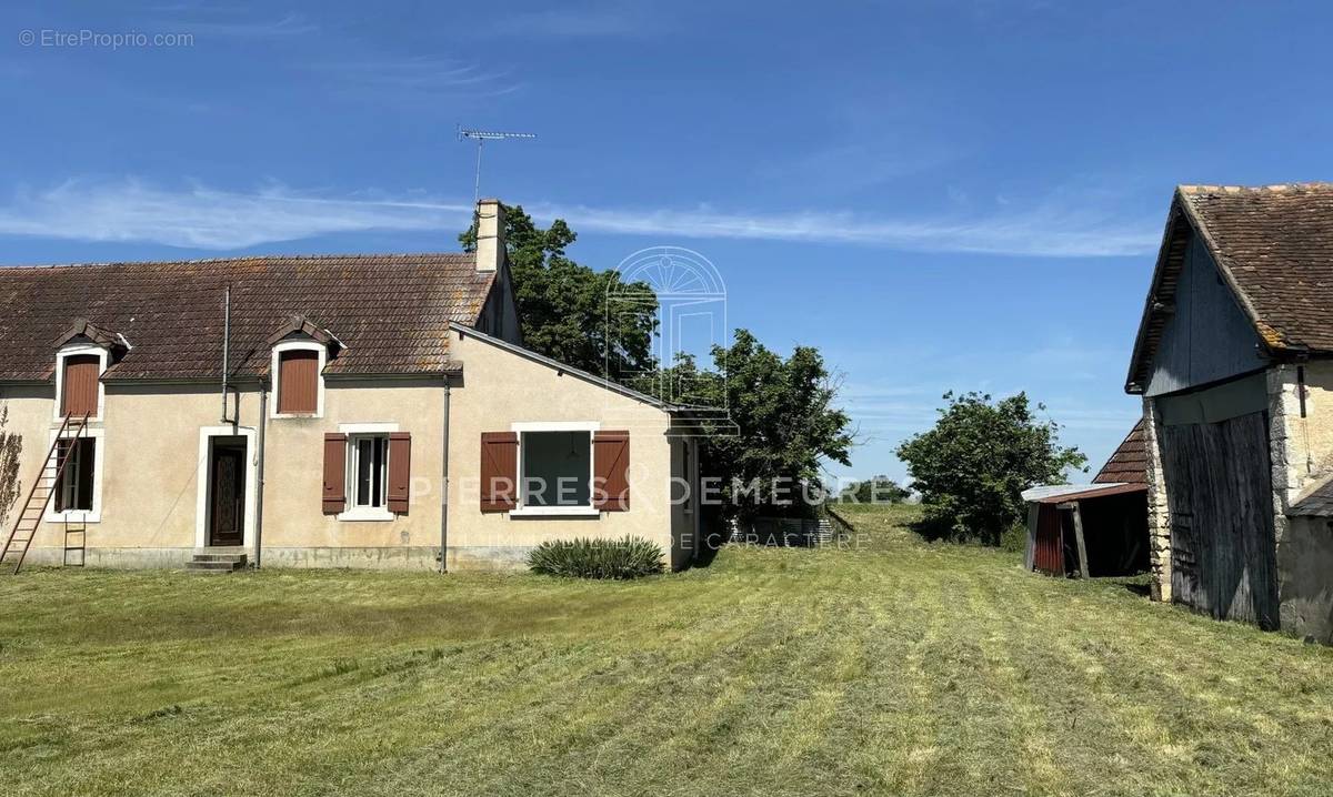 Maison à SAINT-HILAIRE-EN-LIGNIERES