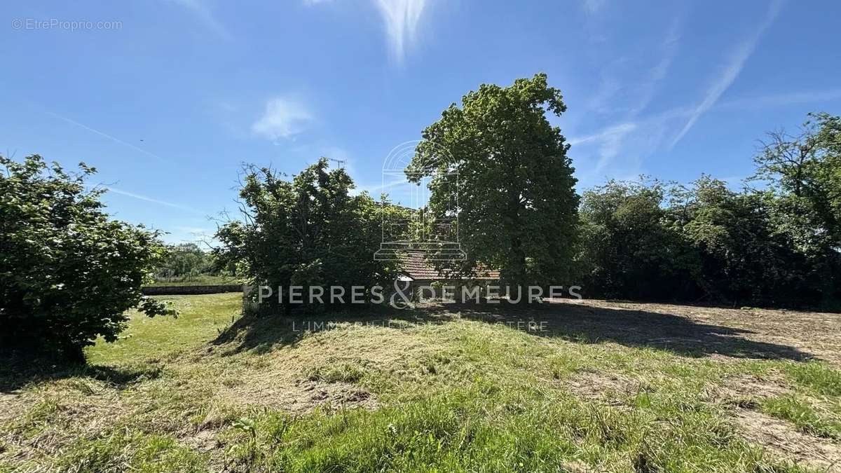 Maison à SAINT-HILAIRE-EN-LIGNIERES