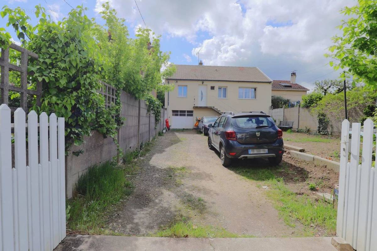 Maison à VIGNEUX-SUR-SEINE