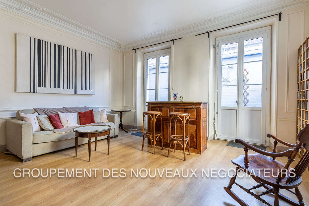 Appartement à COURBEVOIE