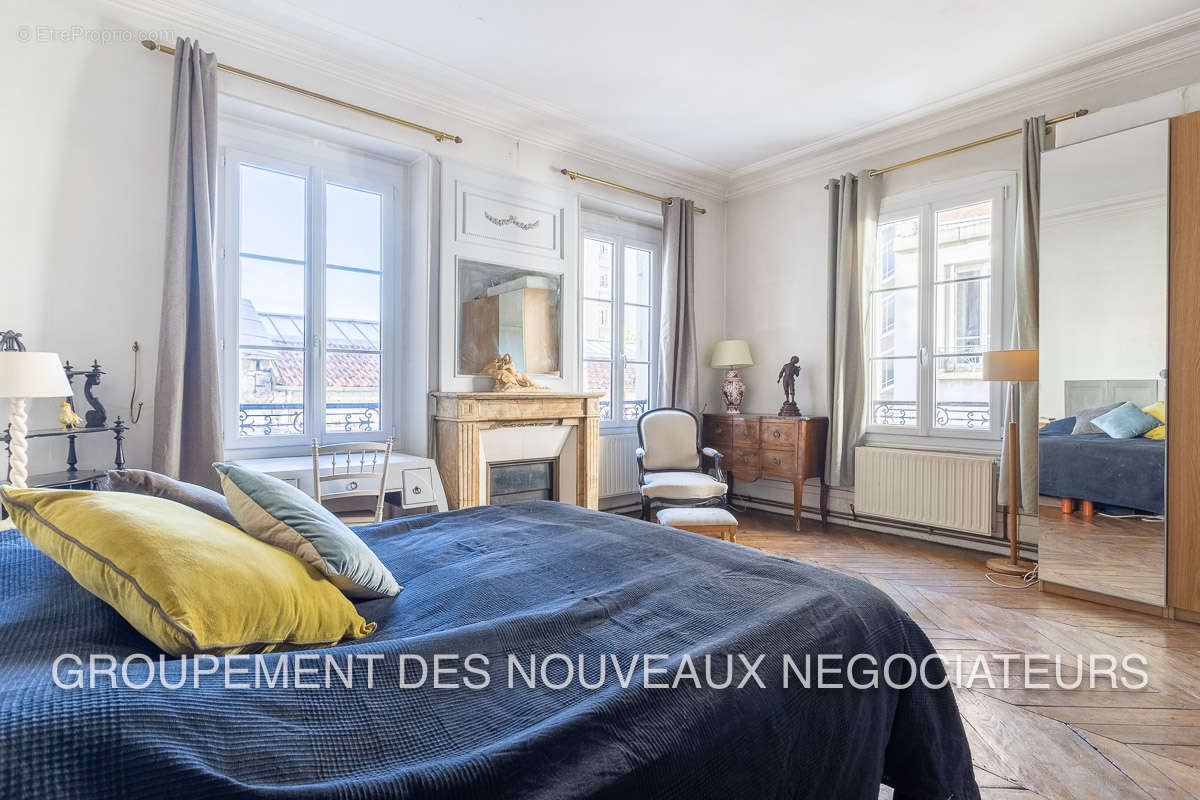 Appartement à COURBEVOIE