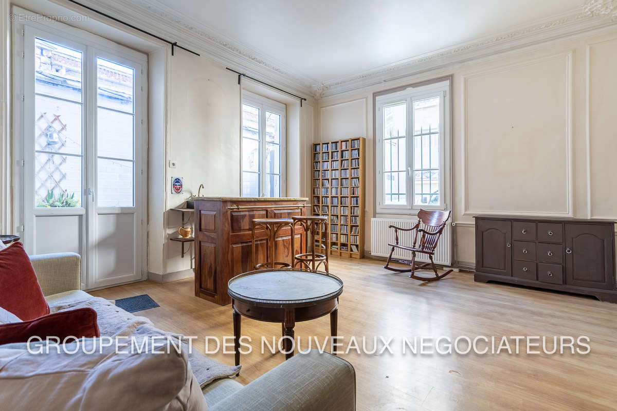 Appartement à COURBEVOIE