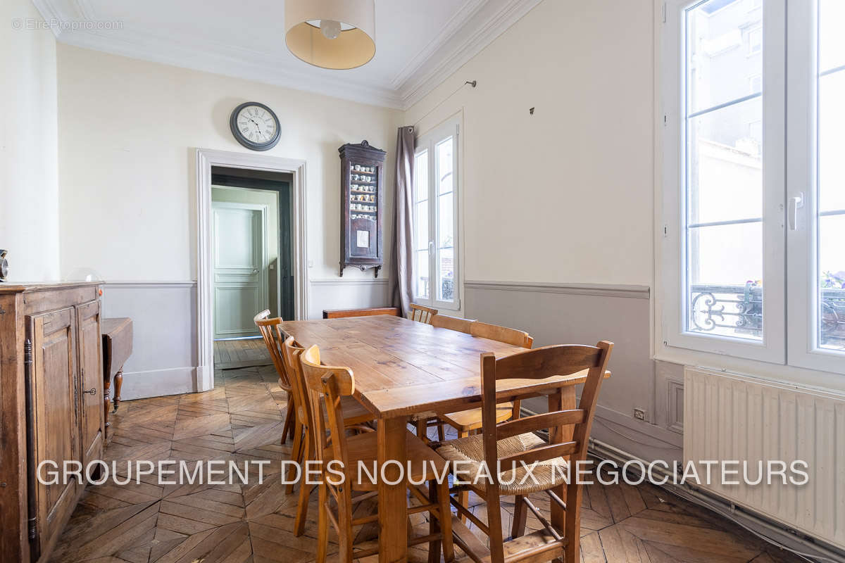 Appartement à COURBEVOIE