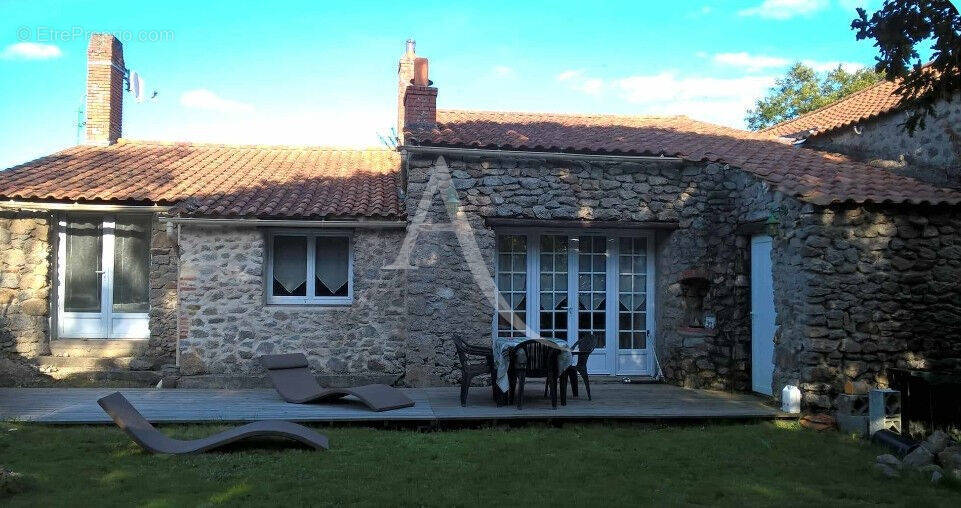 Maison à SAINT-AVAUGOURD-DES-LANDES