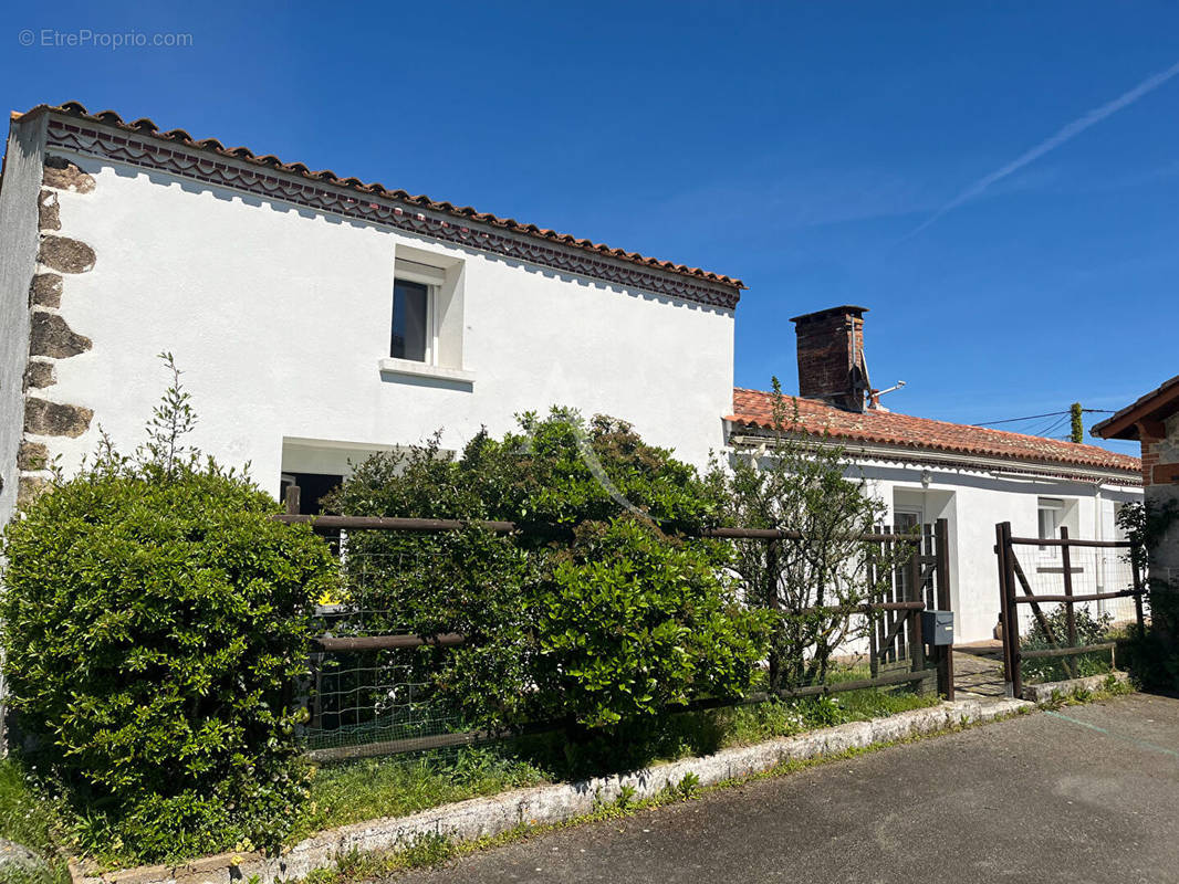 Maison à SAINT-AVAUGOURD-DES-LANDES