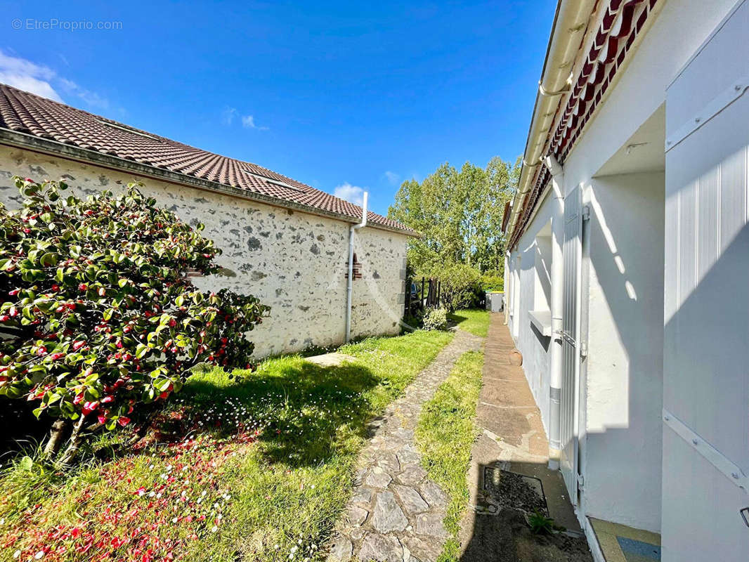 Maison à SAINT-AVAUGOURD-DES-LANDES