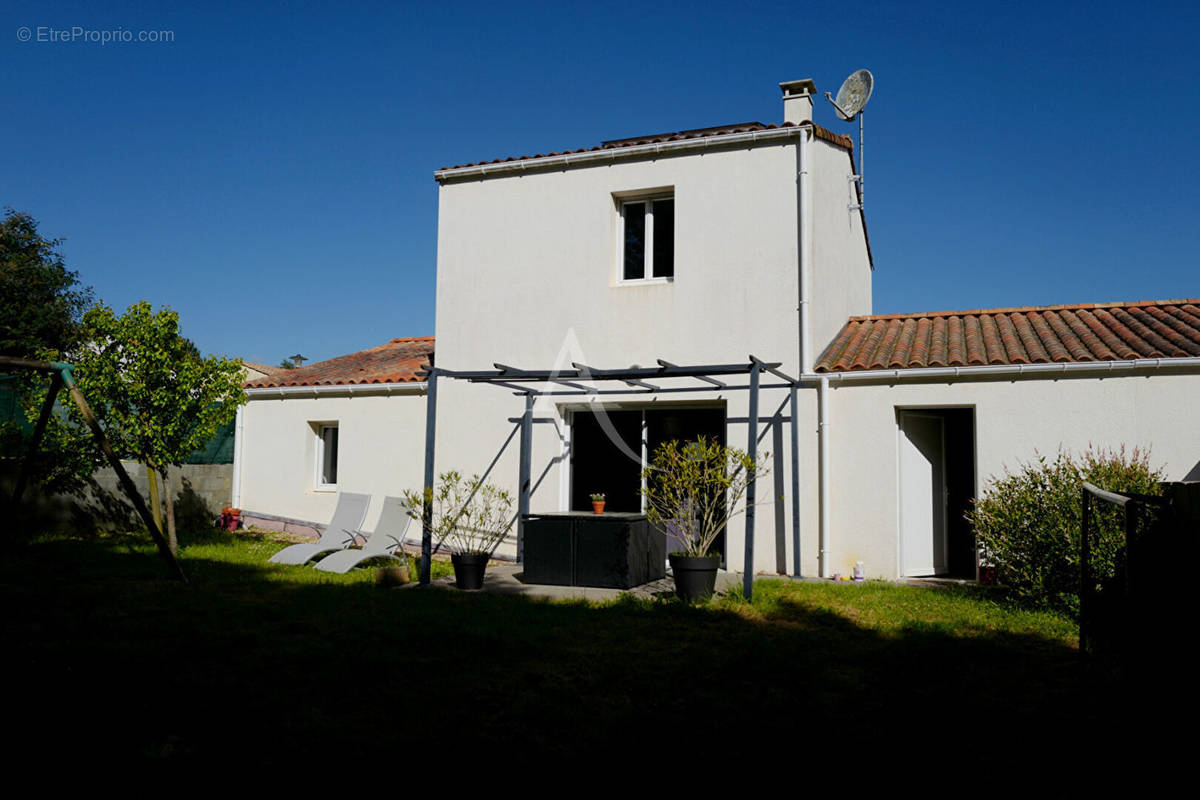 Maison à MOUTIERS-LES-MAUXFAITS