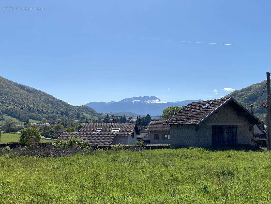 Terrain à CHIRENS