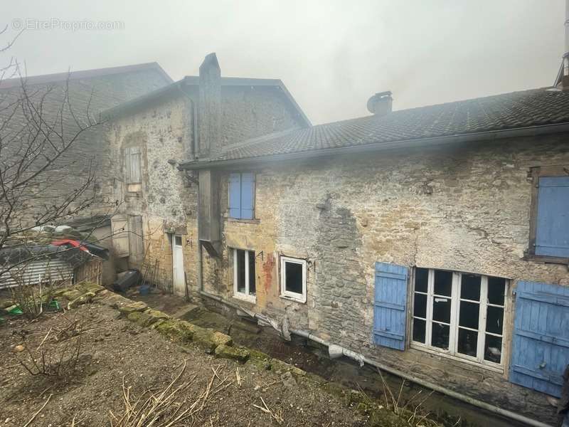 Maison à POUILLY-SUR-MEUSE