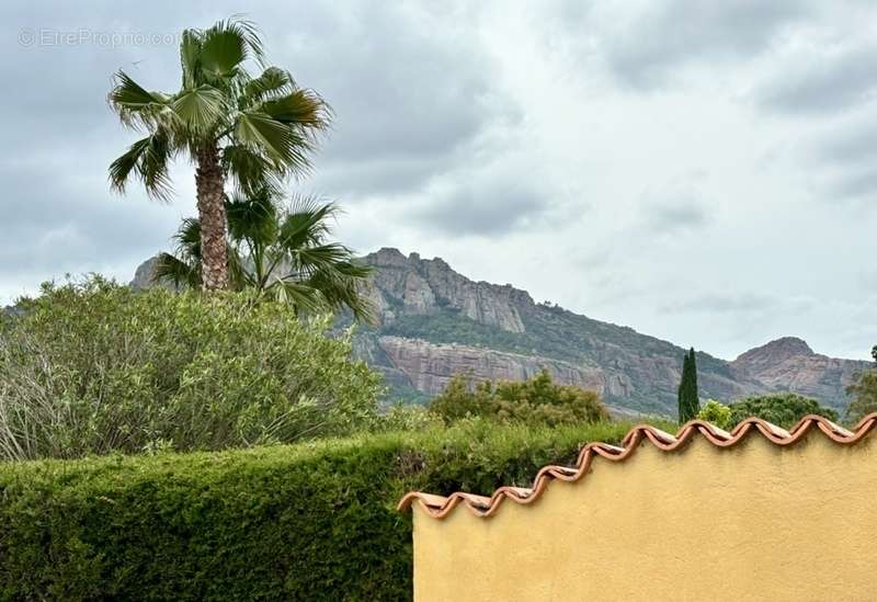 Maison à ROQUEBRUNE-SUR-ARGENS