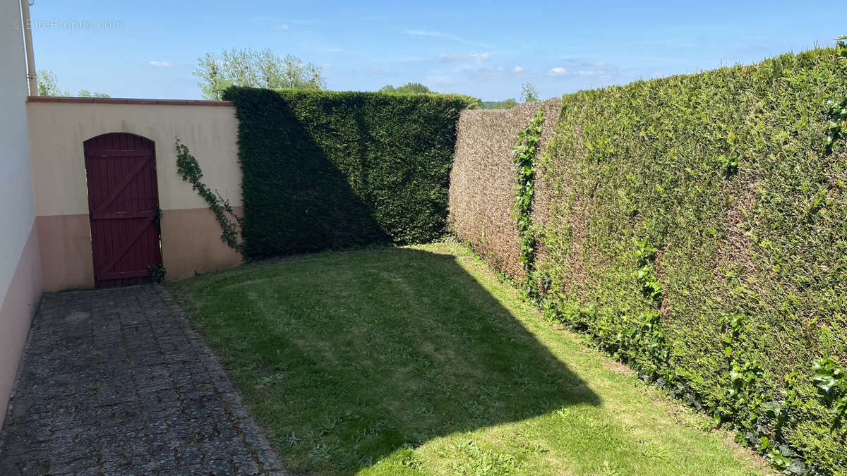 Maison à LES HERBIERS