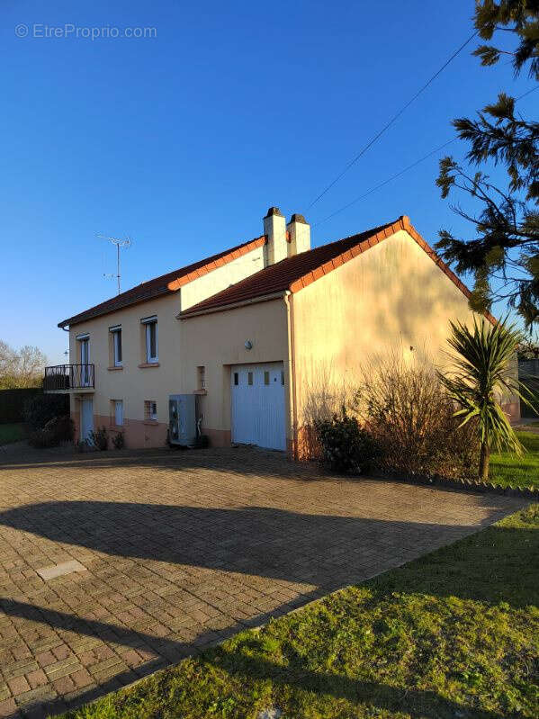 Maison à LES HERBIERS