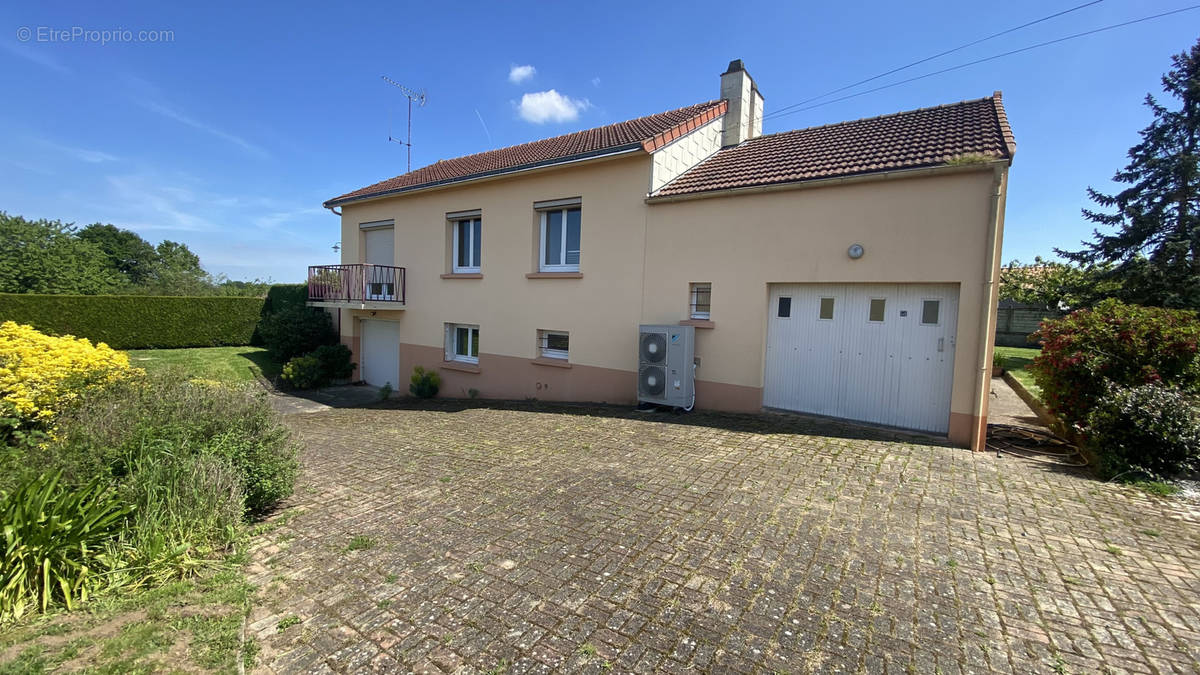 Maison à LES HERBIERS