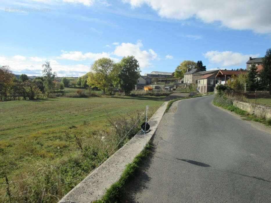 Terrain à GRANDRIEU