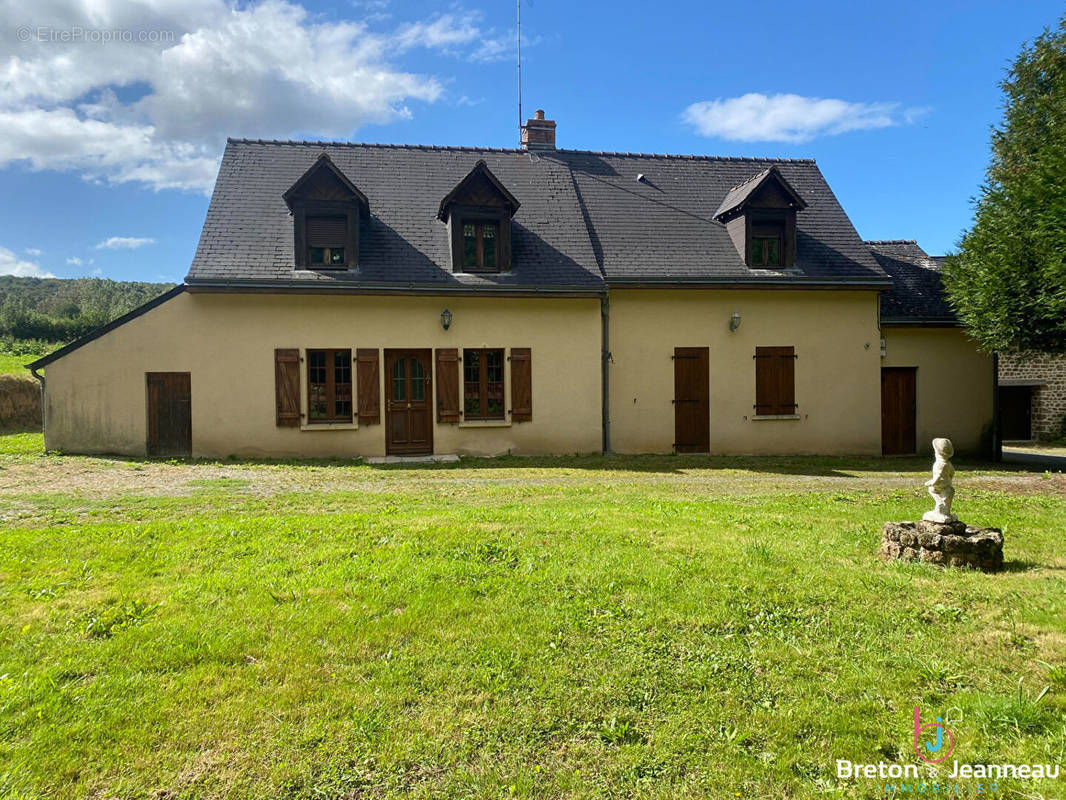 Maison à LASSAY-LES-CHATEAUX