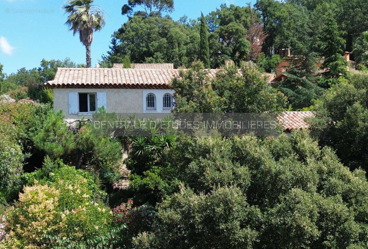 Maison à LES ADRETS-DE-L&#039;ESTEREL