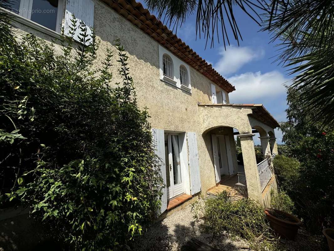 Maison à LES ADRETS-DE-L&#039;ESTEREL