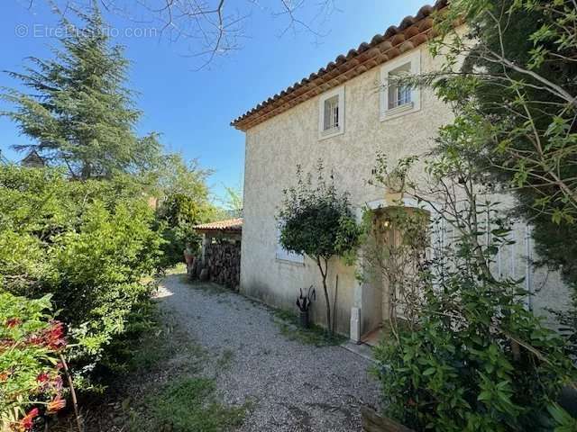 Maison à LES ADRETS-DE-L&#039;ESTEREL