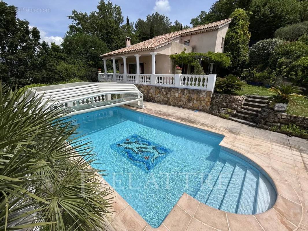 Maison à CHATEAUNEUF-GRASSE