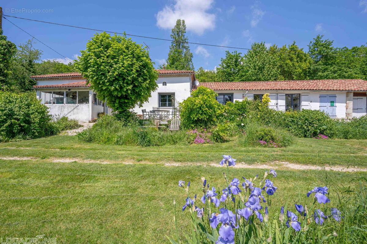 Maison à ALLEZ-ET-CAZENEUVE