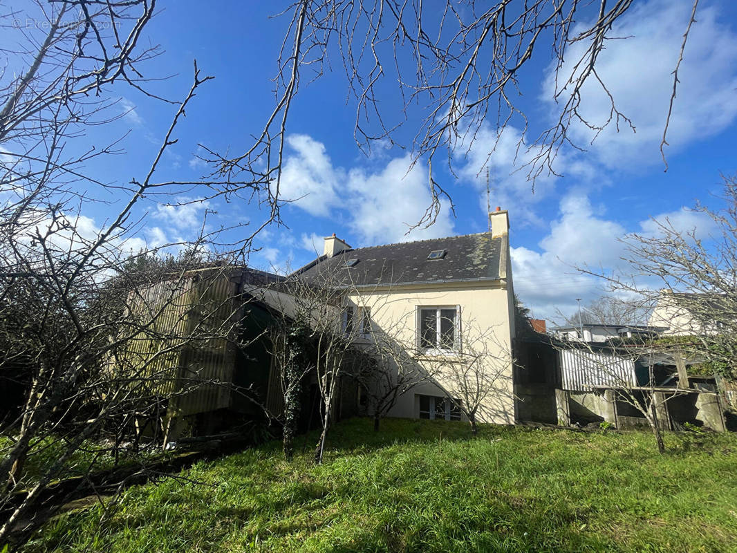 Maison à LE RELECQ-KERHUON