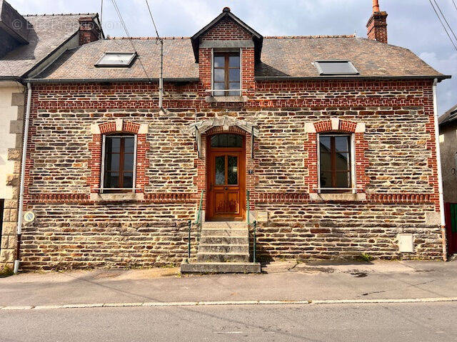 Maison à NOYAL-CHATILLON-SUR-SEICHE