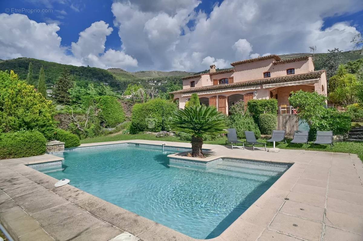 Maison à TOURRETTES-SUR-LOUP