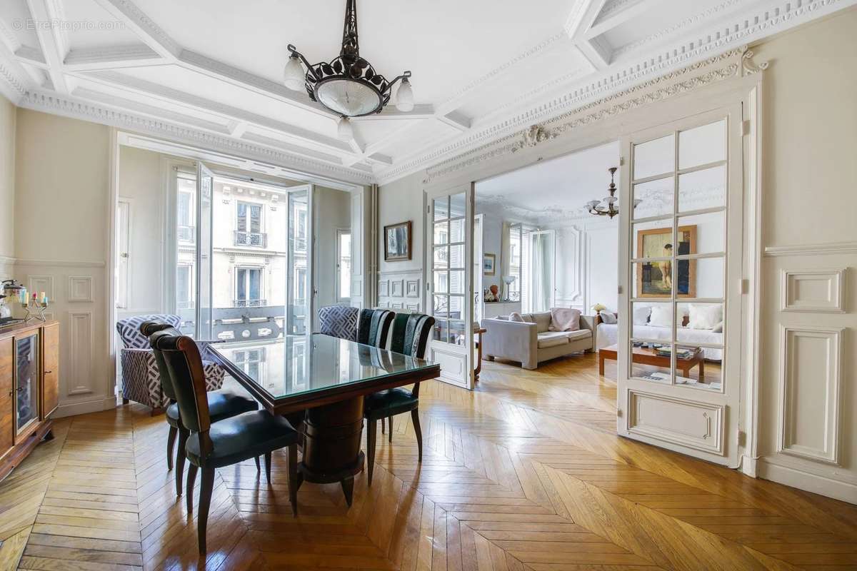 Appartement à PARIS-9E