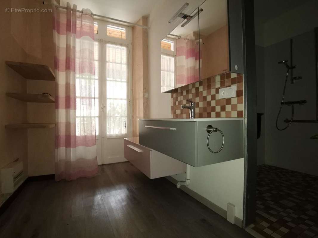   - Appartement à AUBENAS