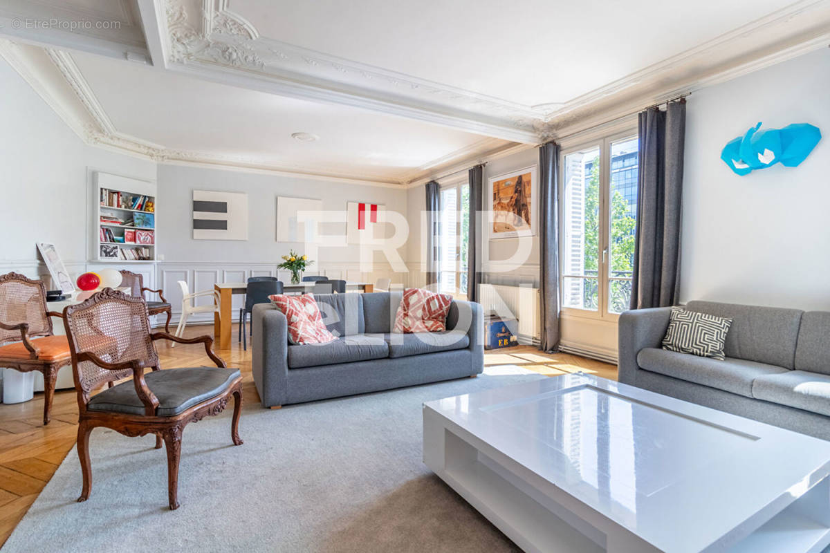 Appartement à NEUILLY-SUR-SEINE