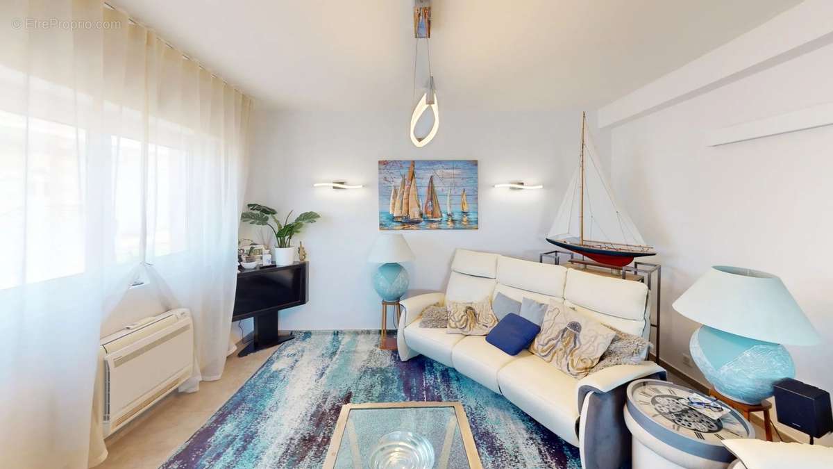 Appartement à VILLENEUVE-LOUBET