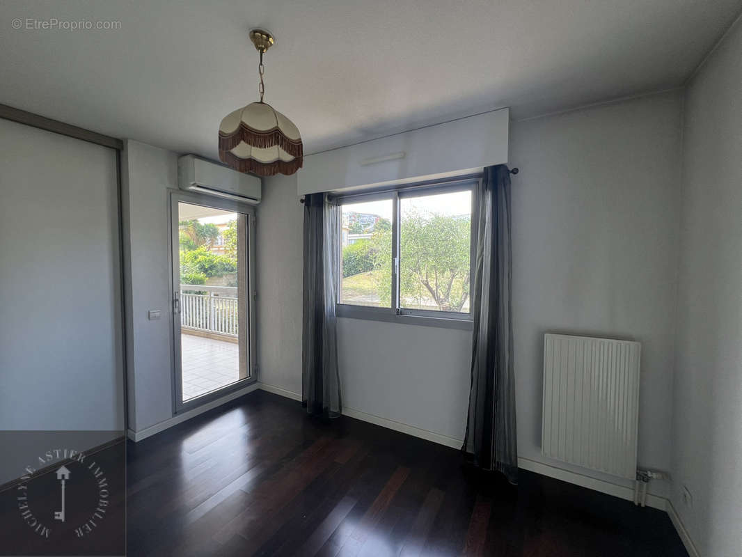 Appartement à SAINT-LAURENT-DU-VAR