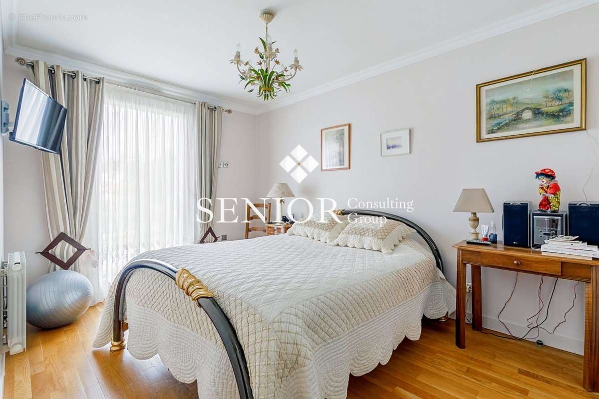 Appartement à SAINT-GENIS-LAVAL