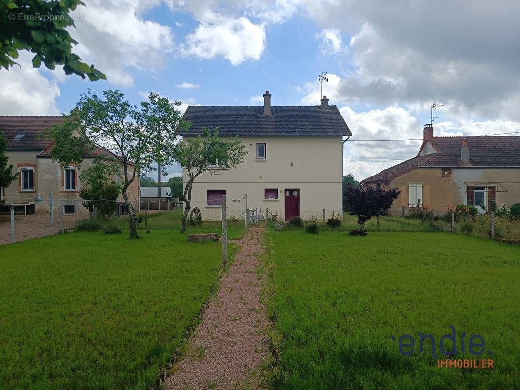 Maison à COSNE-D&#039;ALLIER